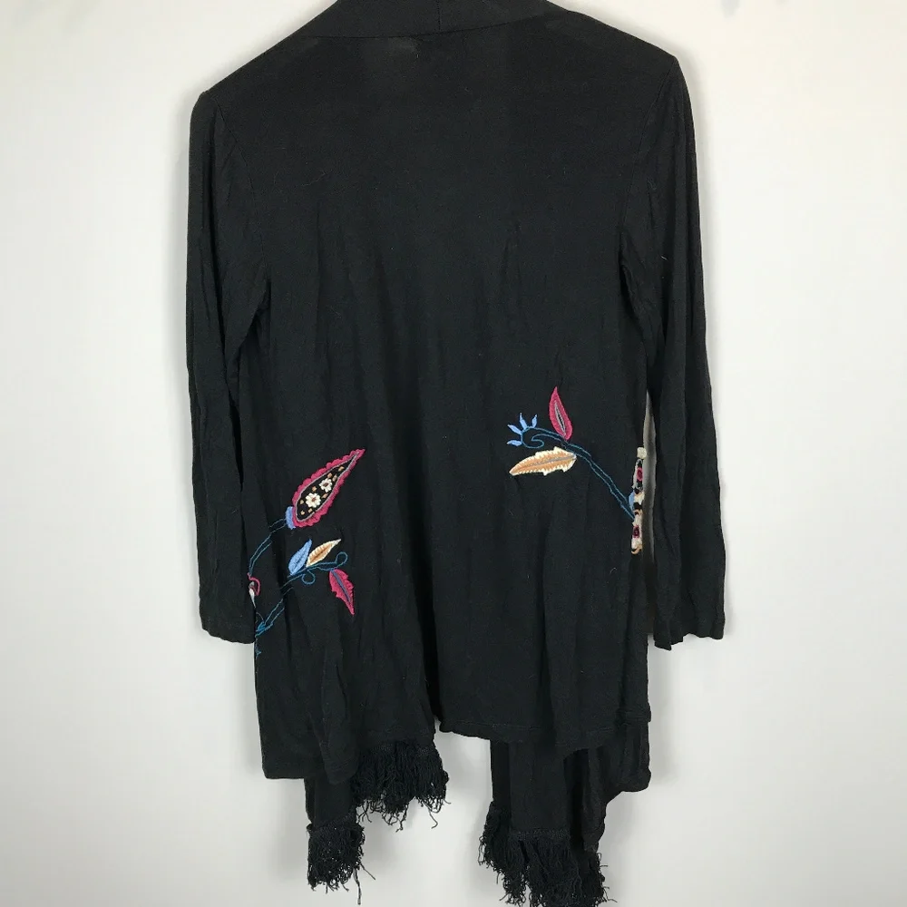 🌴 Monroe & main embroidered kimono Sz S